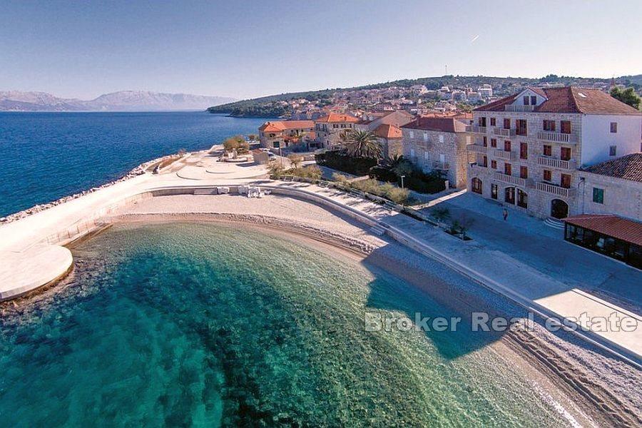 Isola di Brac, appartamento monolocale, prima fila al mare