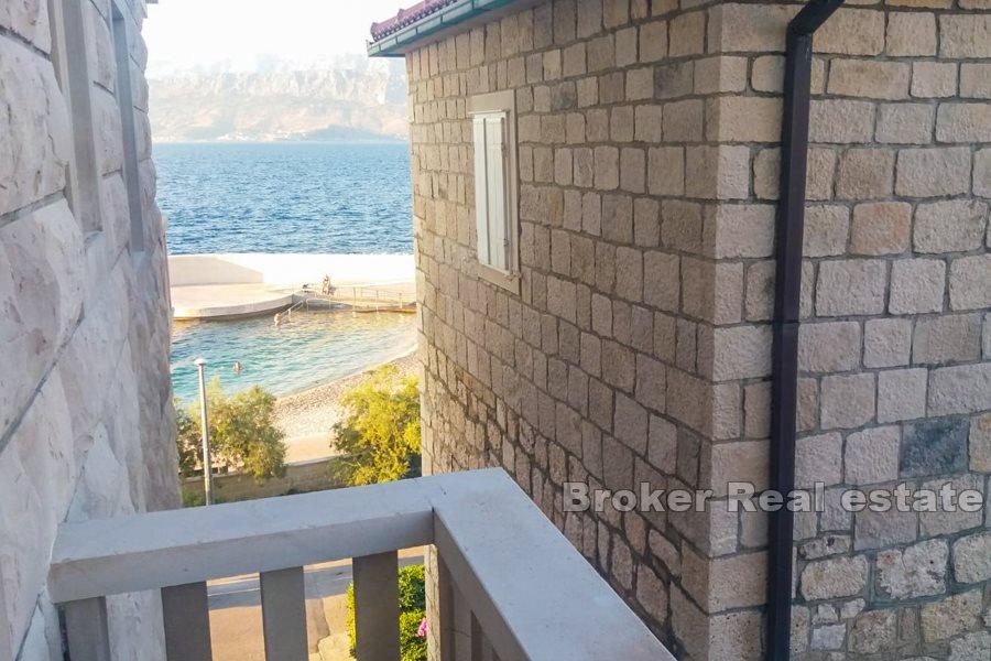 Øya Brac, studioleilighet, første rad til sjøen