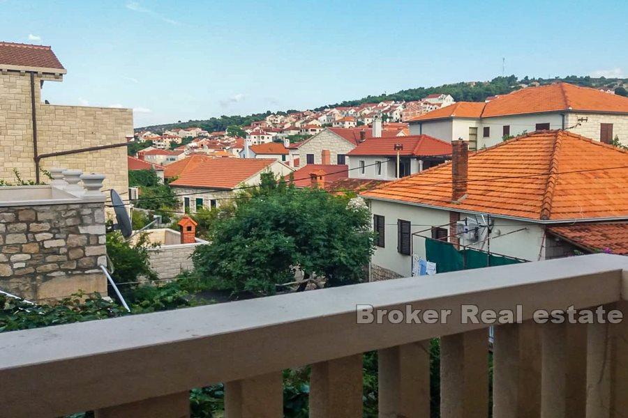 Øya Brac, studioleilighet, første rad til sjøen