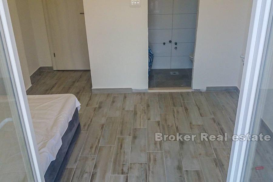 Øya Brac, studioleilighet, første rad til sjøen