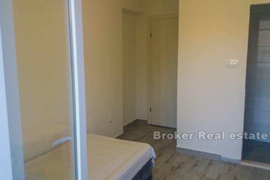 Øya Brac, studioleilighet, første rad til sjøen