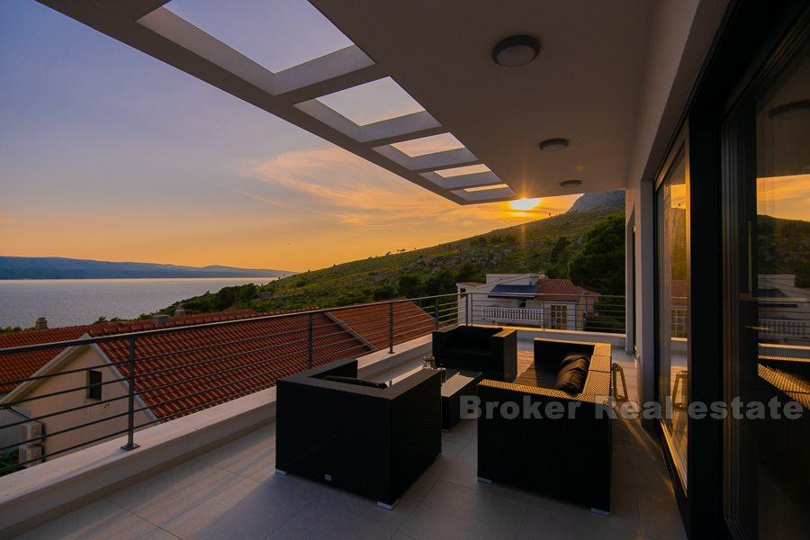 Niedaleko Omis, nowo wybudowana willa z widokiem na morze