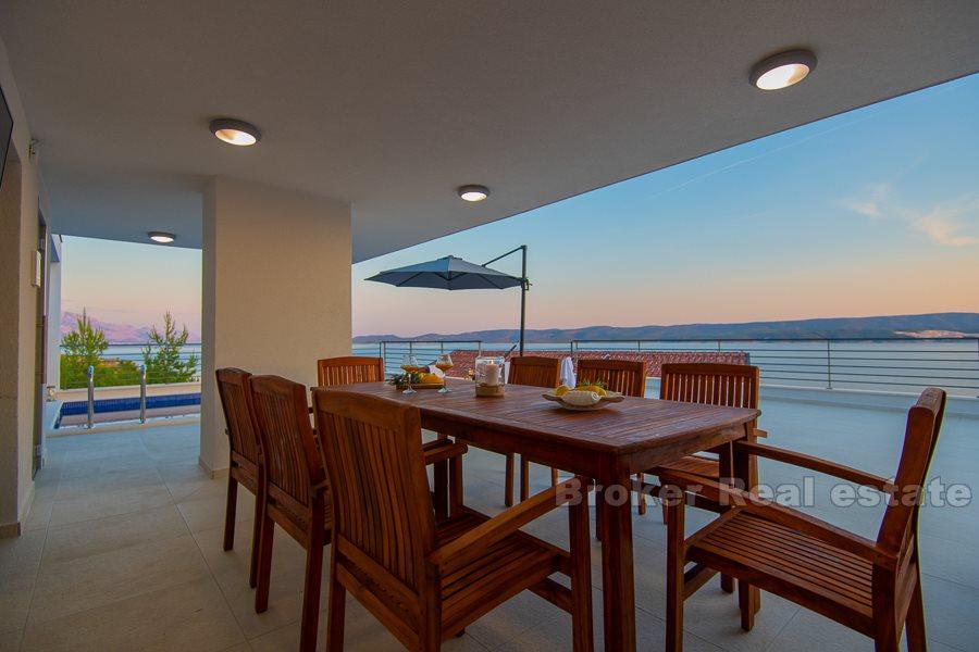 Niedaleko Omis, nowo wybudowana willa z widokiem na morze