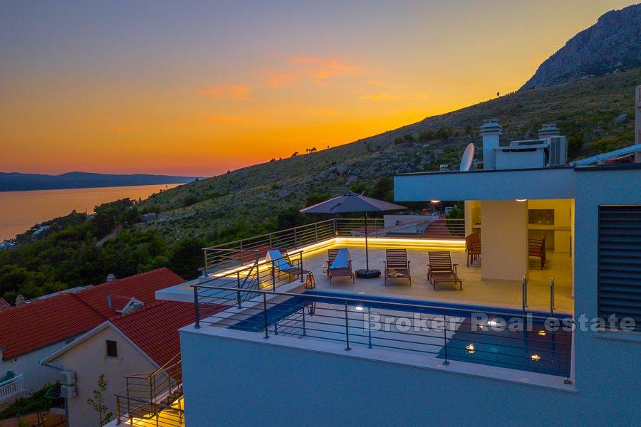 Niedaleko Omis, nowo wybudowana willa z widokiem na morze