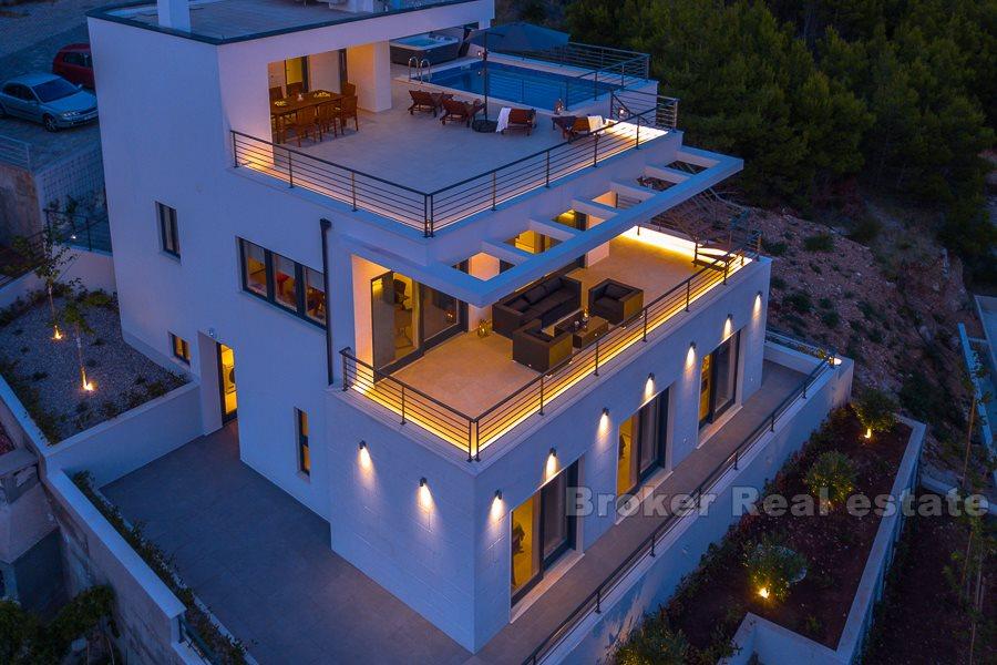 Niedaleko Omis, nowo wybudowana willa z widokiem na morze