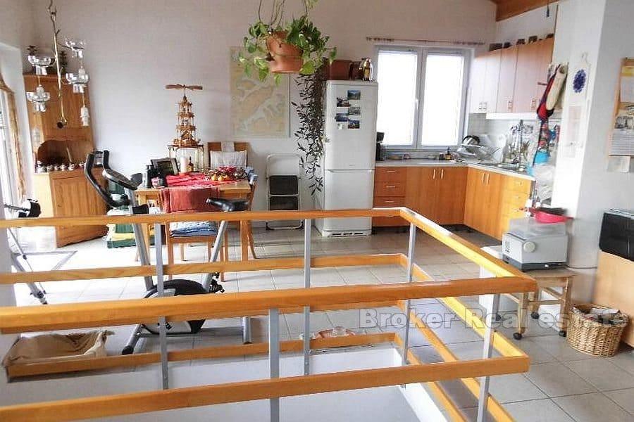 près de Zadar, maison individuelle avec vue sur la mer