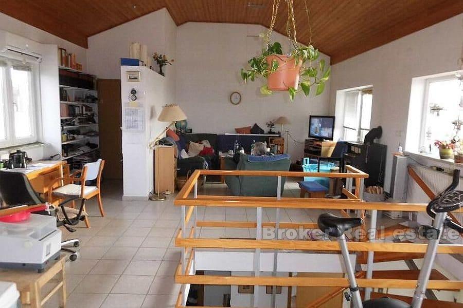 près de Zadar, maison individuelle avec vue sur la mer