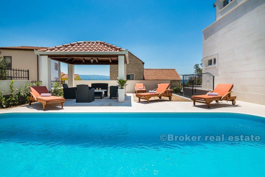 Omiš, vila s bazénom