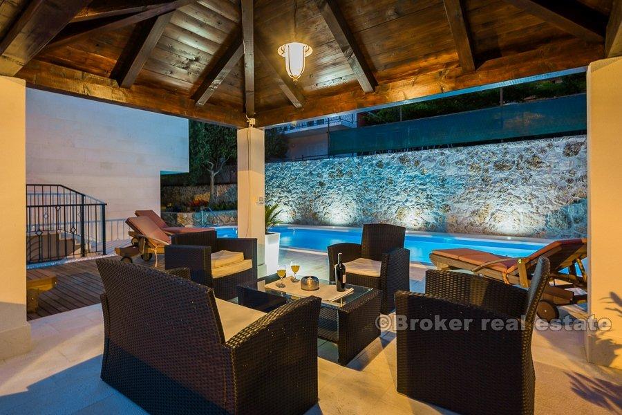 Омиш, вилла с бассейном