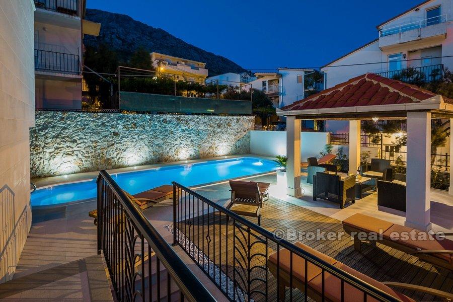 Omiš, vila s bazénom