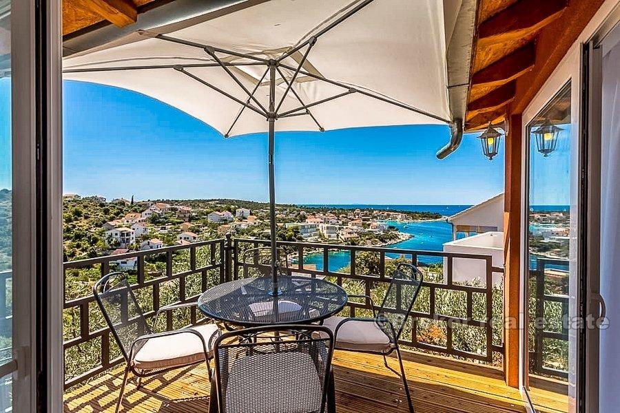 Rogoznica, due case con piscina