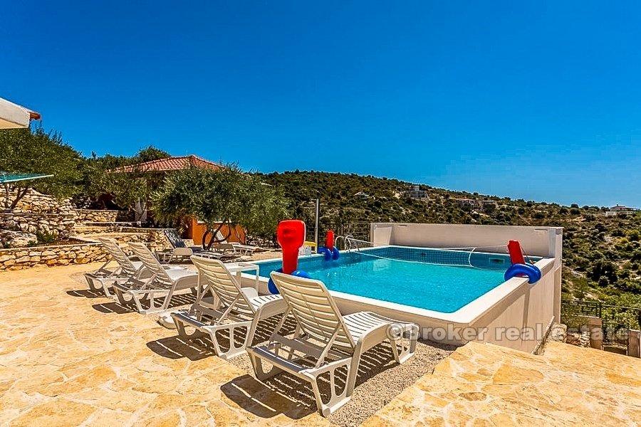 Rogoznica, zwei Häuser mit Pool