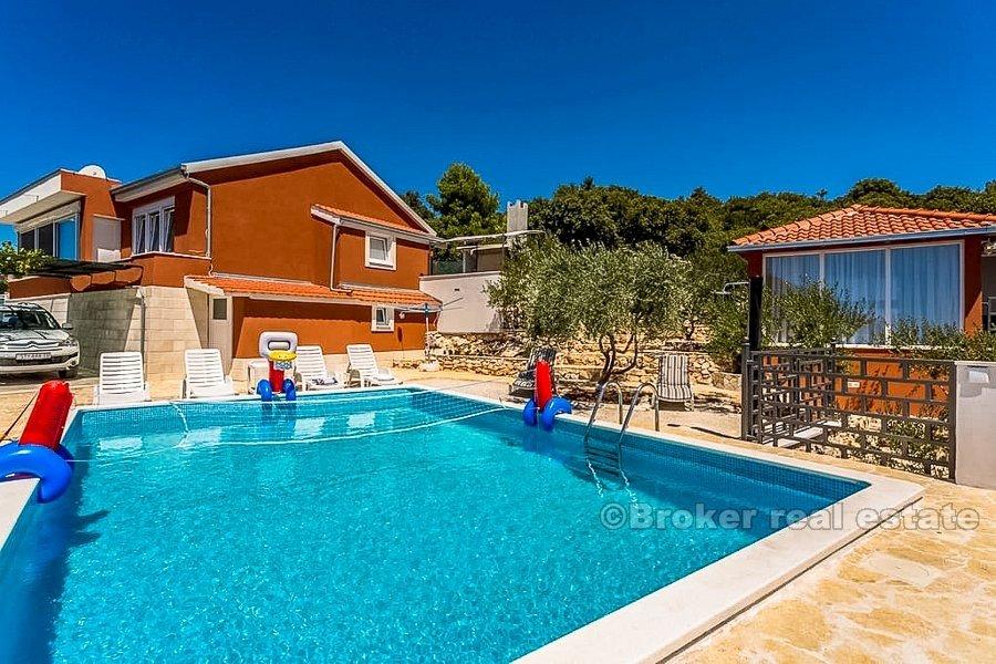 Rogoznica, zwei Häuser mit Pool