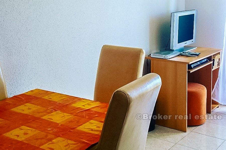 Øya Ciovo, med utsikt over en ettroms leilighet på sjøen