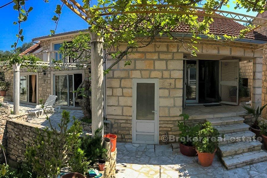 Ostrov Korčula, tri kamenné domy
