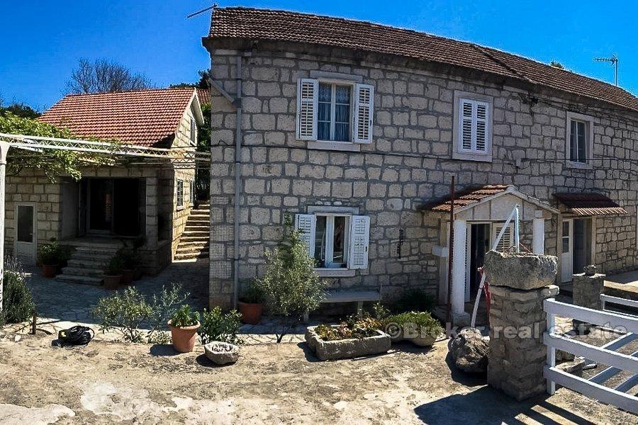 Otok Korčula, tri kamene kuće