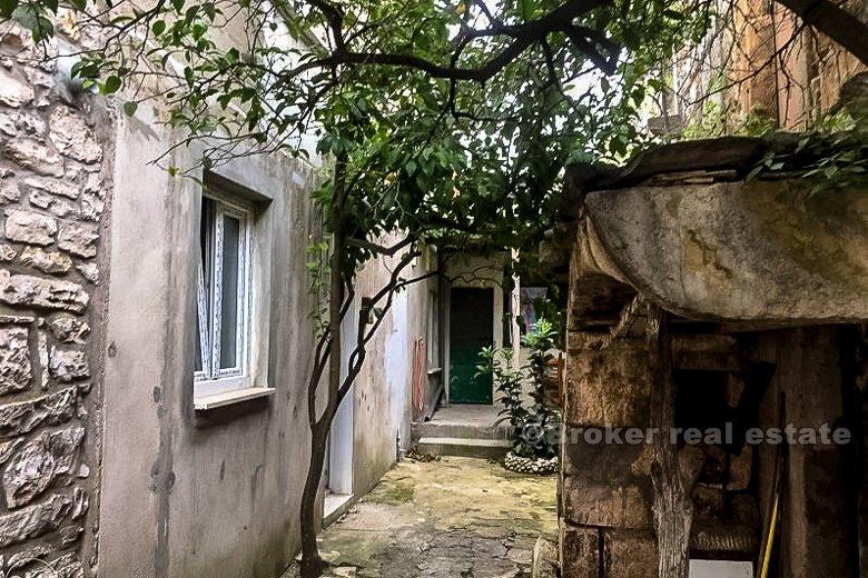 Ostrov Korčula, kamenný dom na rekonštrukciu