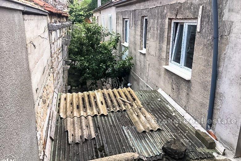 Ostrov Korčula, kamenný dom na rekonštrukciu