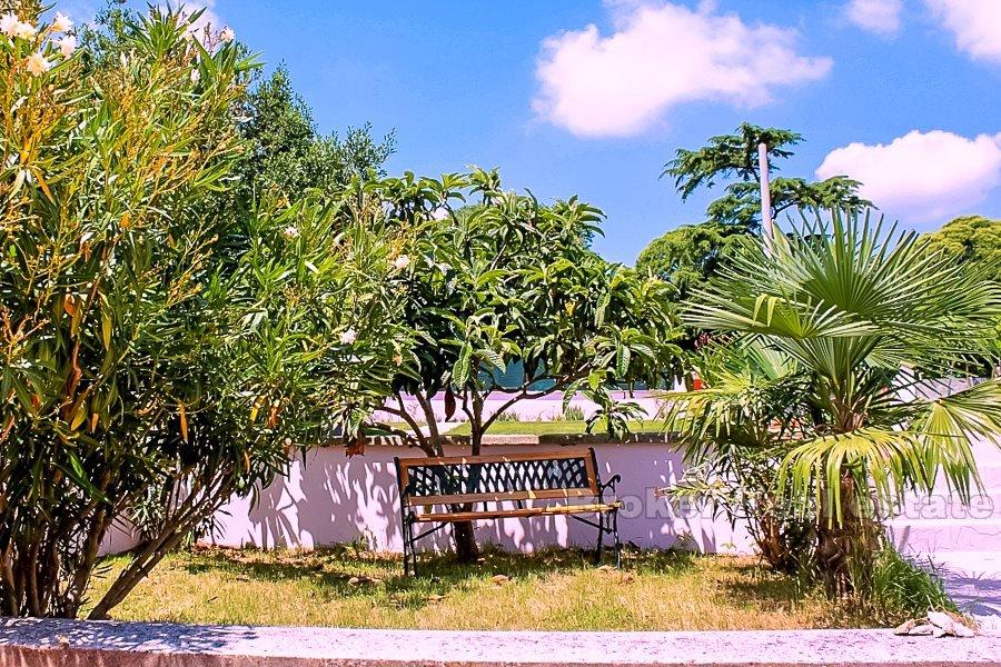 Pula, renovated house with swimming pool