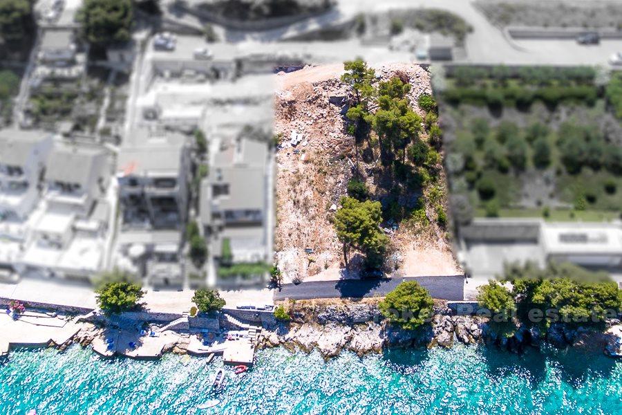 Primosten, grand terrain constructible en bord de mer