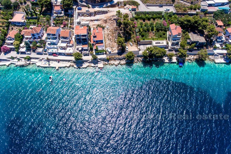 Primosten, grand terrain constructible en bord de mer