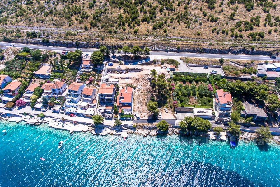 Primosten, grand terrain constructible en bord de mer