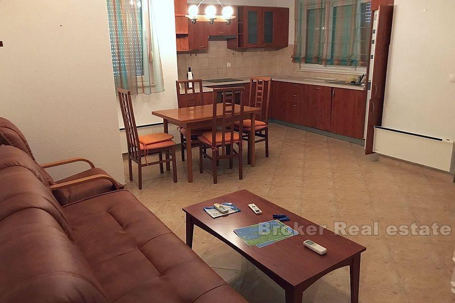 Wyspa Ciovo, dwupokojowe mieszkanie w mniejszym budynku