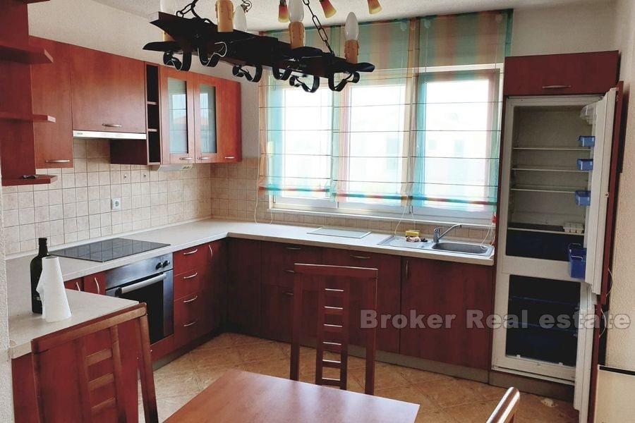 Wyspa Ciovo, dwupokojowe mieszkanie w mniejszym budynku