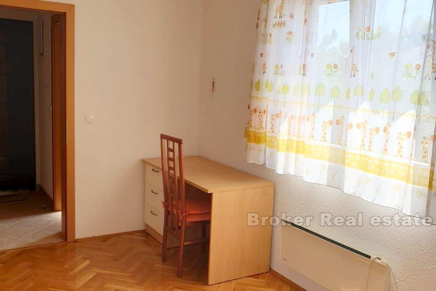 Wyspa Ciovo, dwupokojowe mieszkanie w mniejszym budynku