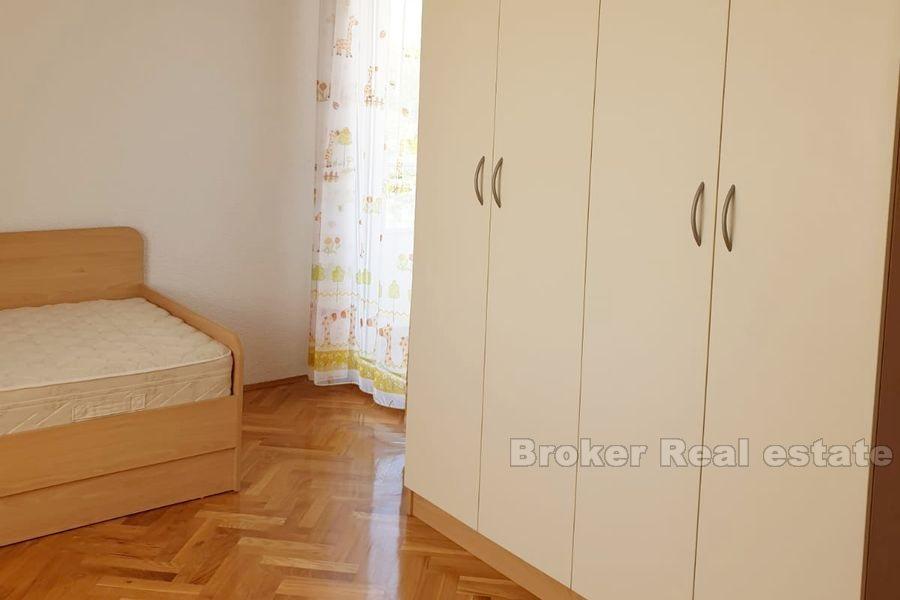 Wyspa Ciovo, dwupokojowe mieszkanie w mniejszym budynku