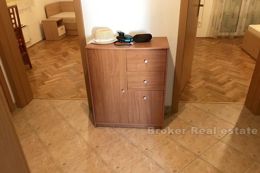 Wyspa Ciovo, dwupokojowe mieszkanie w mniejszym budynku