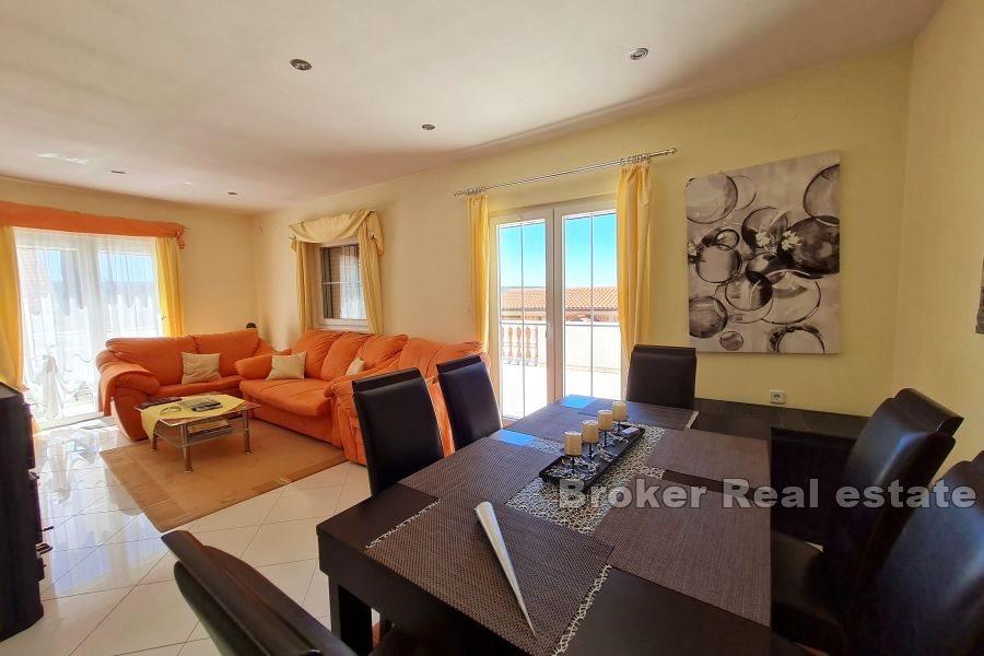 U blizini Zadra, samostojeća kuća s pogledom na more