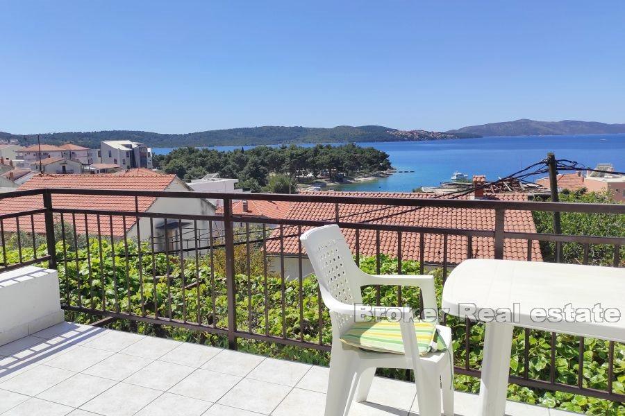 Trogir, freistehendes Haus mit Meerblick