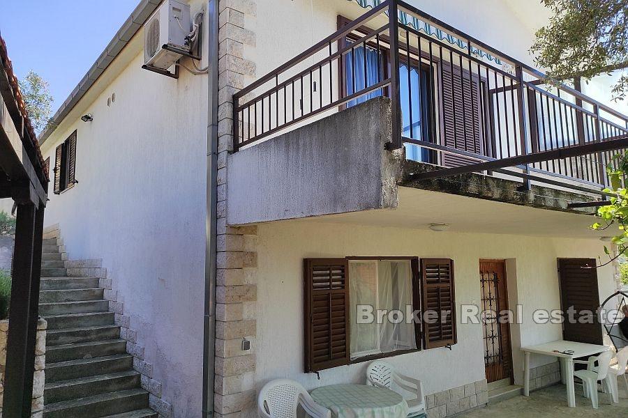 Trogir, freistehendes Haus mit Meerblick