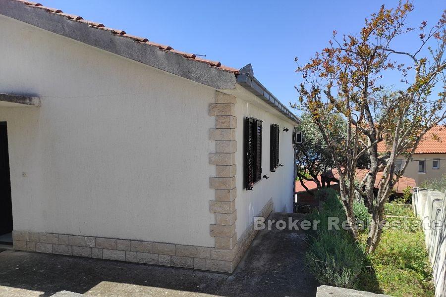 Trogir, freistehendes Haus mit Meerblick