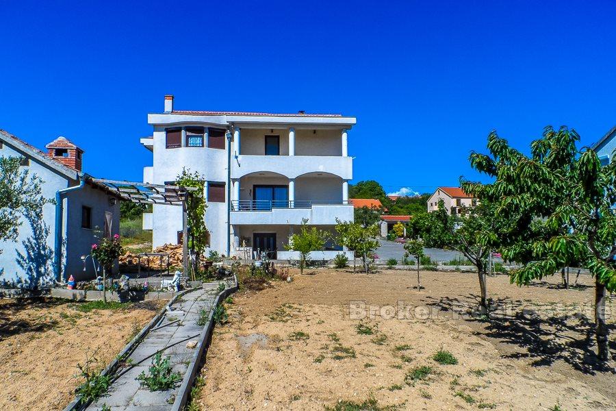 Vicino a Biograd na Moru - Casa indipendente con un ampio giardino