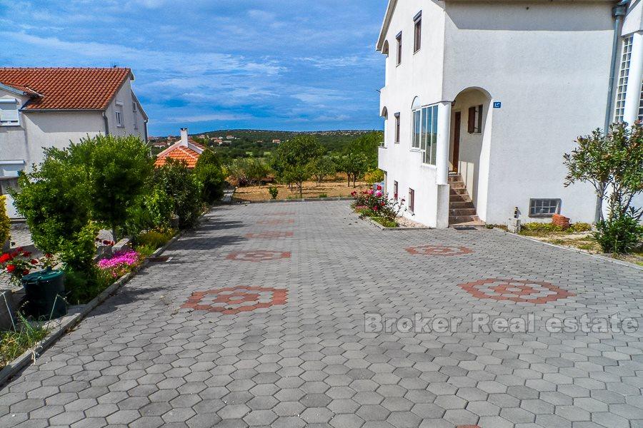 Vicino a Biograd na Moru - Casa indipendente con un ampio giardino