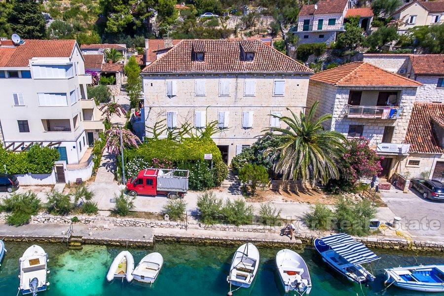 Otok Brač, dvije jedinice u kamenoj kući