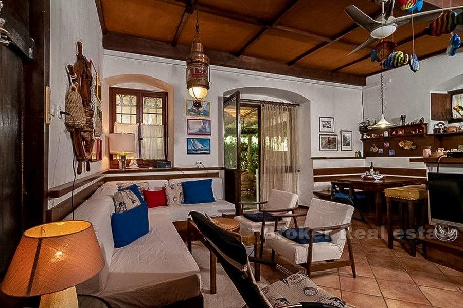 Wyspa Brac, dwie jednostki w kamiennym domu