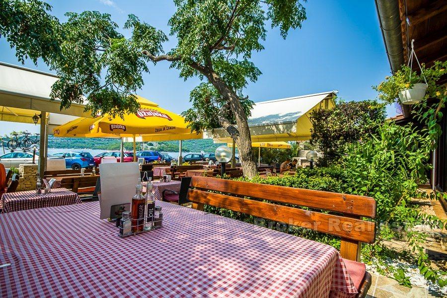 Hotel z restauracją, pierwszy rząd nad morzem