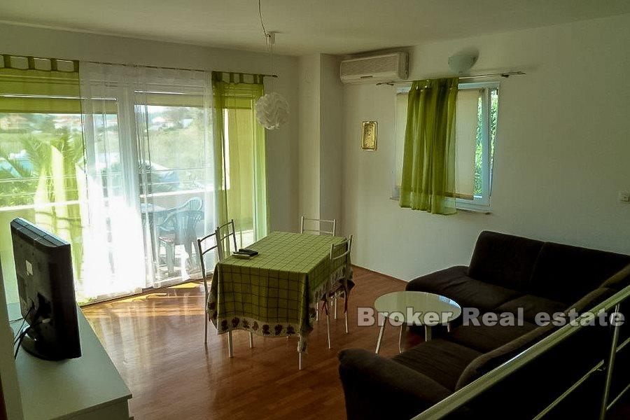 Wyspa Rab, dwupiętrowy apartament, w pełni umeblowany