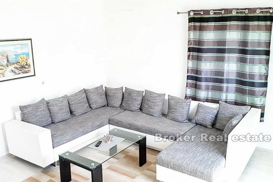 Wyspa Solta, dom z apartamentami w cichej okolicy