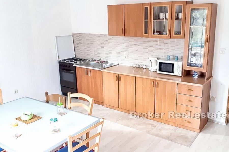 Wyspa Solta, dom z apartamentami w cichej okolicy