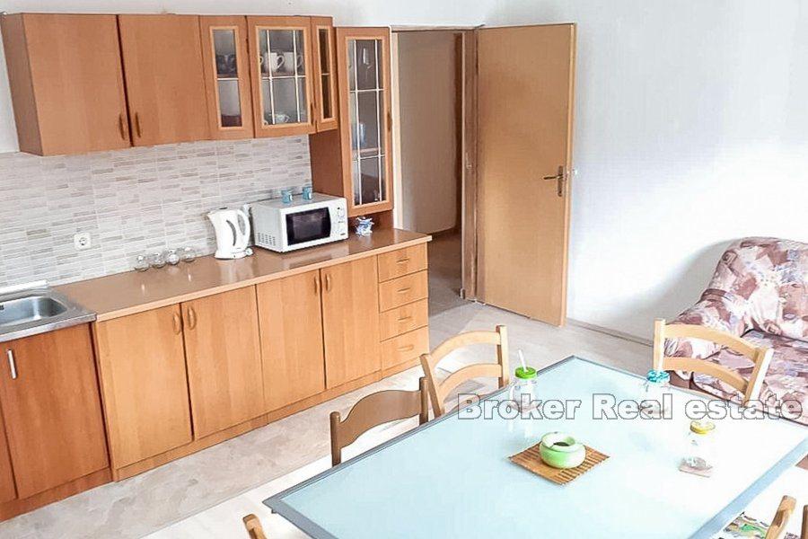 Wyspa Solta, dom z apartamentami w cichej okolicy