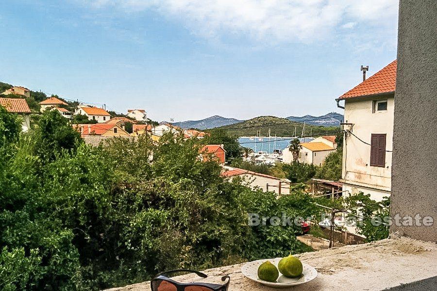 Otok Iž, samostojeća kuća s pogledom na more