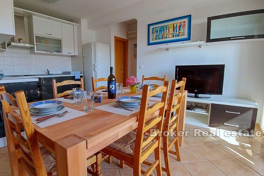 Makarska, byt se třemi ložnicemi ve dvou patrech