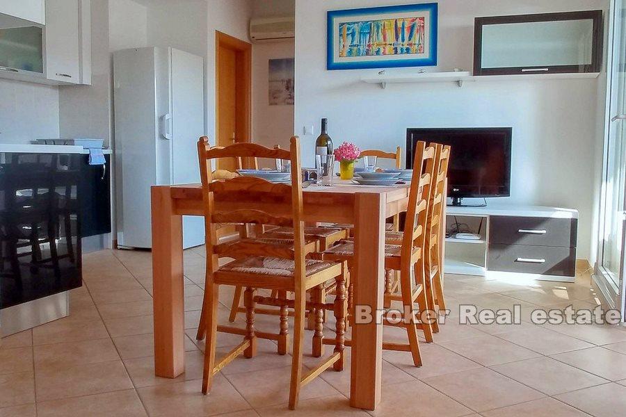 Makarska, byt se třemi ložnicemi ve dvou patrech