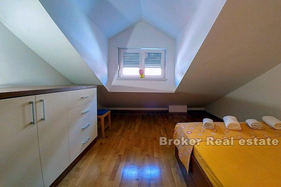 Makarska, byt se třemi ložnicemi ve dvou patrech