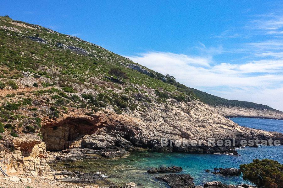 Øya Vis, jordbruksland ved sjøen