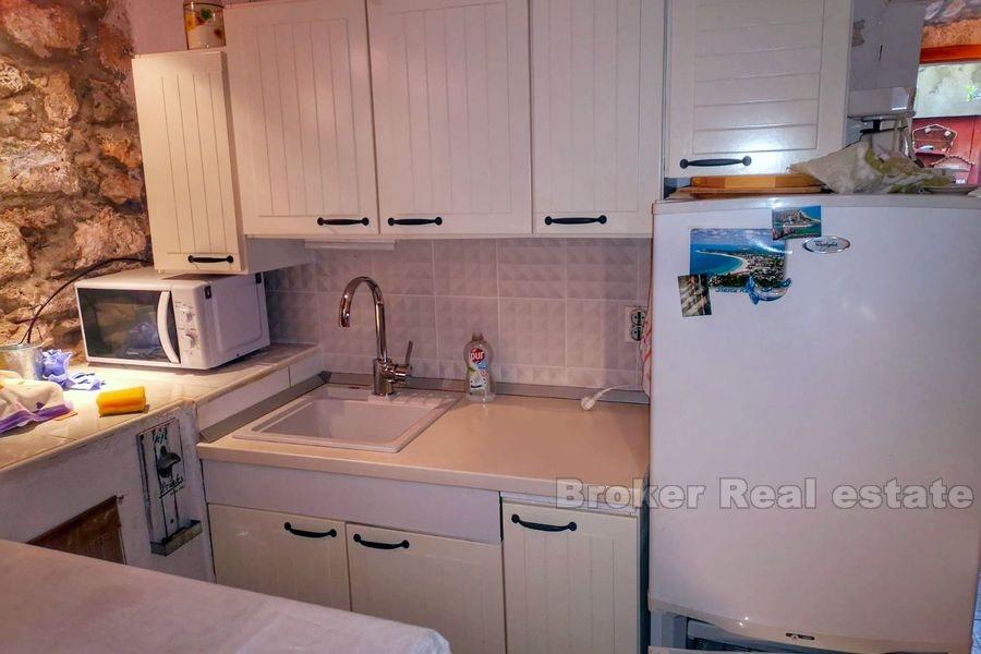 Ostrov Hvar, krásný dalmatský kamenný dům, renovovaný